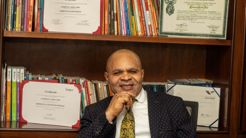 Descubra com Lawrence Aseba Tipo estratégias para preservar a saúde ocular em tempos de uso intenso de dispositivos eletrónicos.