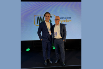 Ian dos Anjos Cunha mostra como o verdadeiro líder atua como um treinador, desenvolvendo talentos em vez de apenas exigir desempenho.