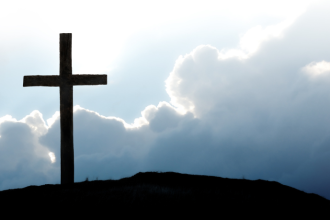 Jose Eduardo De Oliveira e Silva mostra como a verdade e a caridade se entrelaçam na prática da fé cristã.