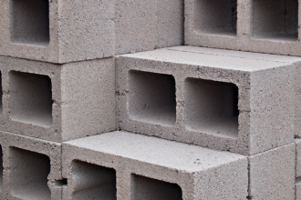 Valderci Malagosini Machado destaca como a eficiência produtiva na indústria de artefatos de concreto evolui com avanços, enfrenta desafios e abre oportunidades no Brasil.