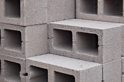 Valderci Malagosini Machado destaca como a eficiência produtiva na indústria de artefatos de concreto evolui com avanços, enfrenta desafios e abre oportunidades no Brasil.