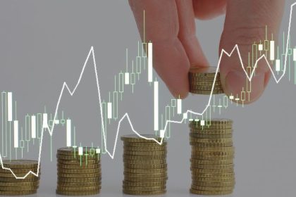 Teciomar Ábila mostra como investir em educação é investir em um retorno que multiplica ganhos ao longo da vida.