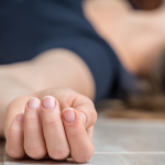 Caso de corretora morta em condomínio expõe conflitos prolongados e falhas na gestão condominial