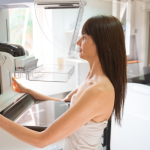 Ao abordar como os mitos sobre a mamografia impactam a saúde feminina, Vinicius Tadeu Sattin Rodrigues reforça a importância da informação correta na prevenção.