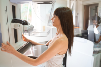 Ao abordar como os mitos sobre a mamografia impactam a saúde feminina, Vinicius Tadeu Sattin Rodrigues reforça a importância da informação correta na prevenção.